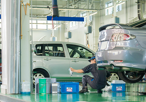 点検を行う車体